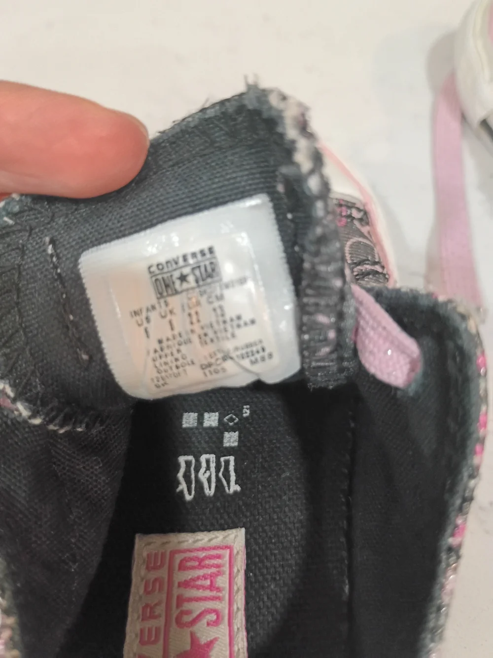 Converse one pair